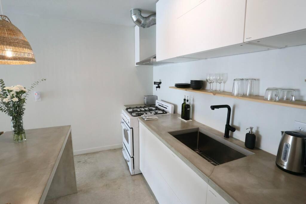 Concrete Suite 5 Min Walk To Shands Uf 盖恩斯维尔 外观 照片