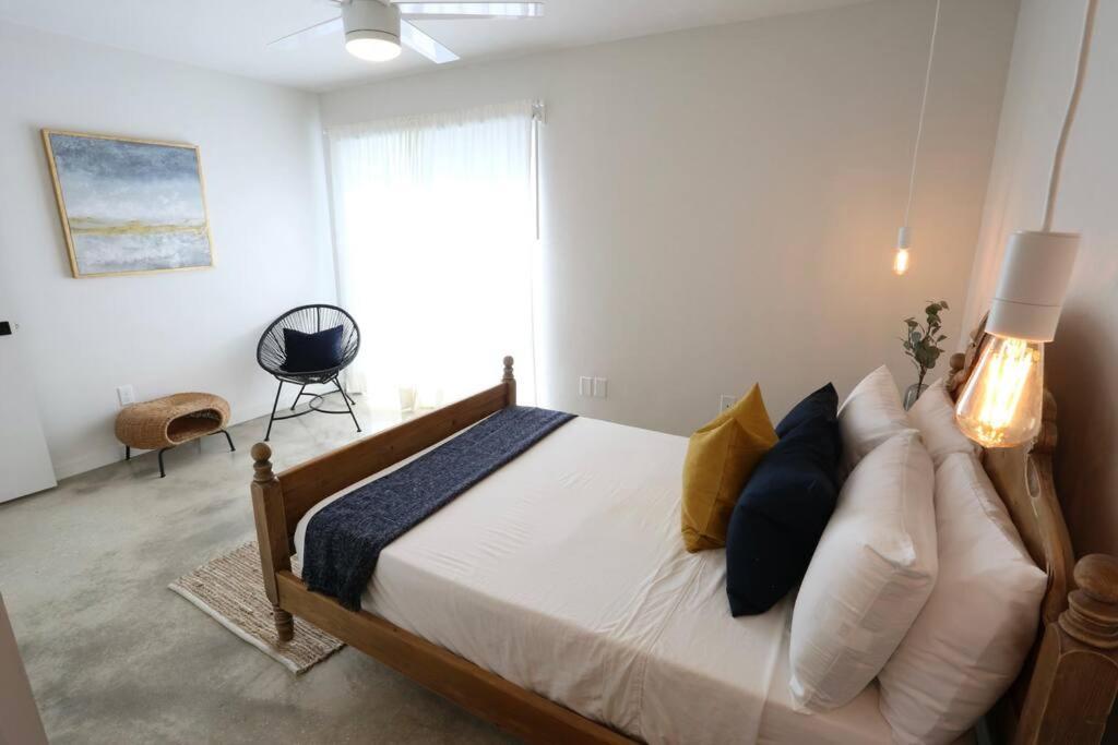 Concrete Suite 5 Min Walk To Shands Uf 盖恩斯维尔 外观 照片