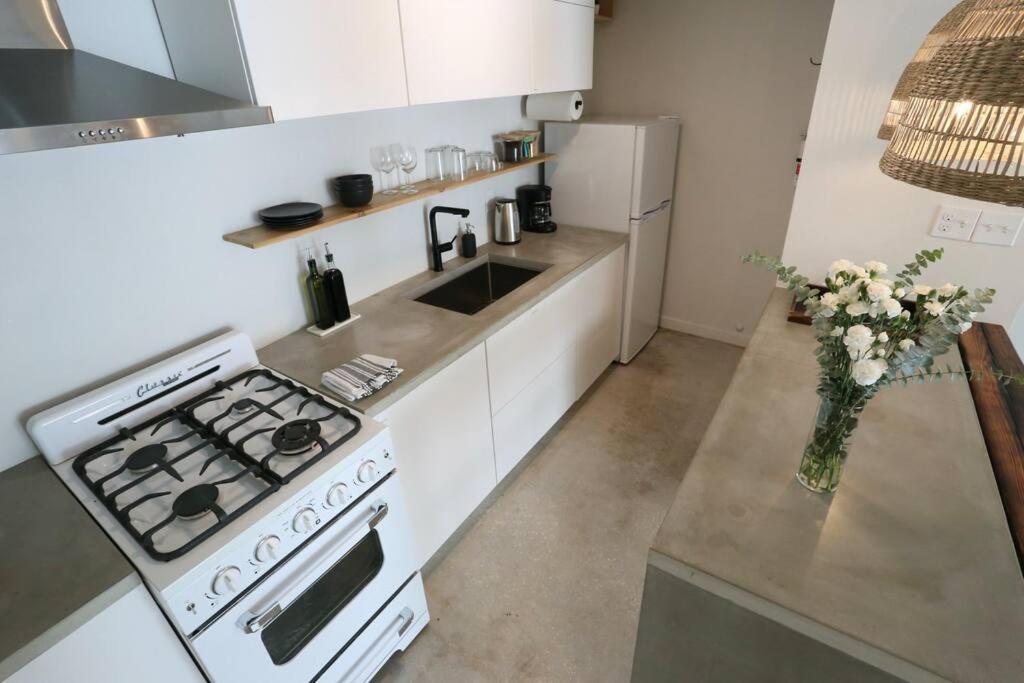 Concrete Suite 5 Min Walk To Shands Uf 盖恩斯维尔 外观 照片