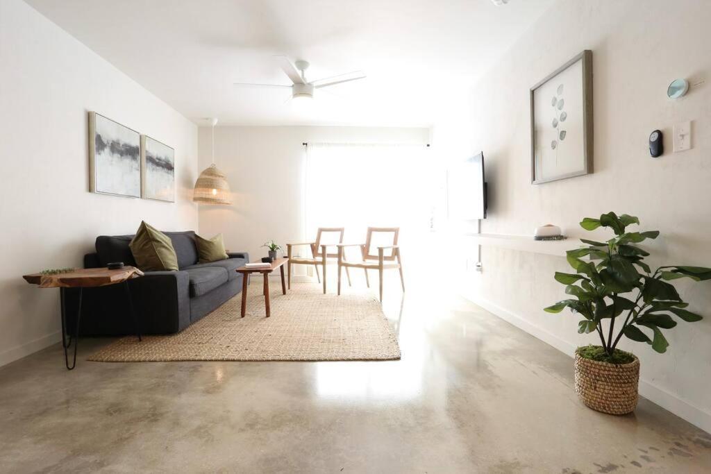 Concrete Suite 5 Min Walk To Shands Uf 盖恩斯维尔 外观 照片